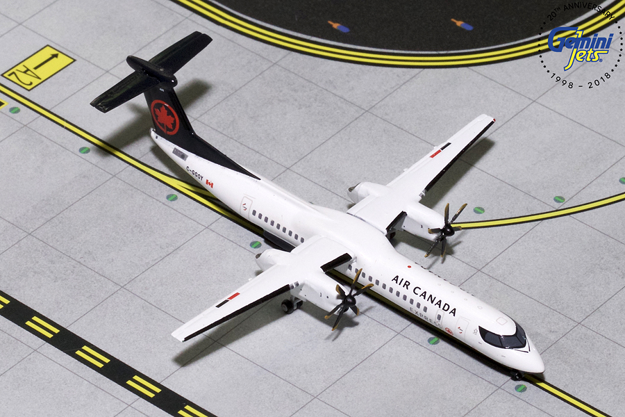 Модель самолета  Bombardier Dash 8 Q400