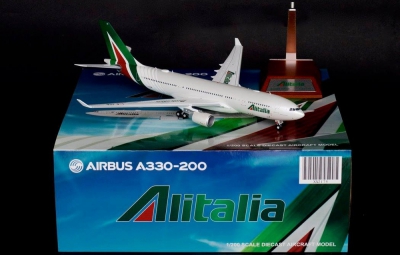 Модель самолета Airbus A330-200 Модель самолета Airbus A330-200