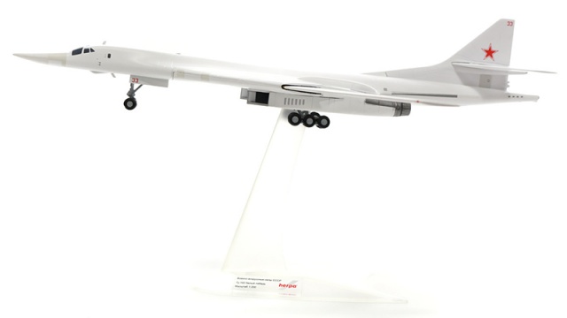 Впервые модель бомбардировщика Ту-160 в масштабе 1:200