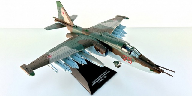 Модель штурмовика Су-25 в масштабе 1:72